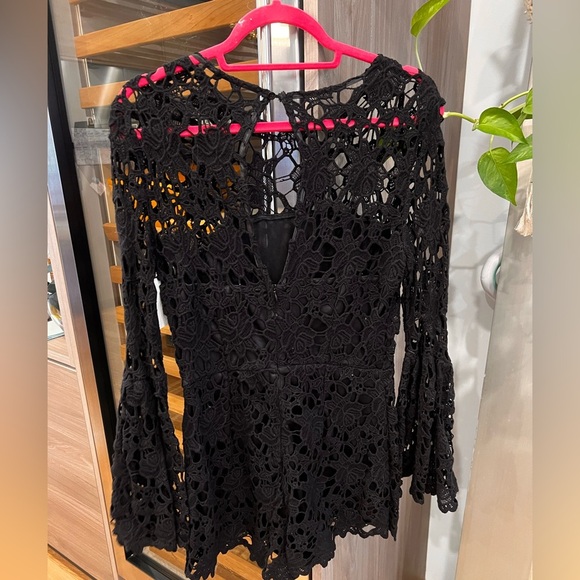 NWT Alexia Admor Lace Romper Bell Sleeves Sz SMALL - Picture 7 of 7